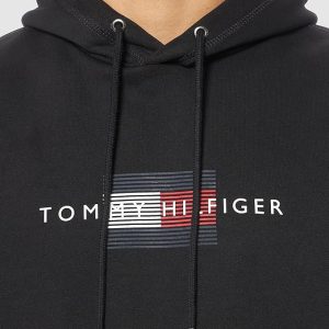 סווטשירט קפוצ'ון טומי בצבע שחור