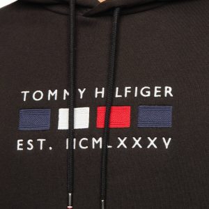 סווטשירט טומי הילפיגר עם לוגו רקום בצבע שחור TOMMY Hoodie
