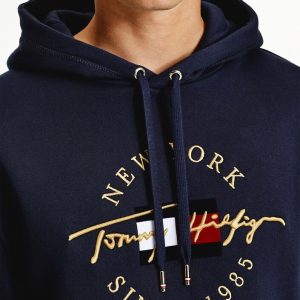 סווטשירט קפוצ'ון טומי כיתוב זהב בצבע כחול ICONS LOGO FLEECE HOODY