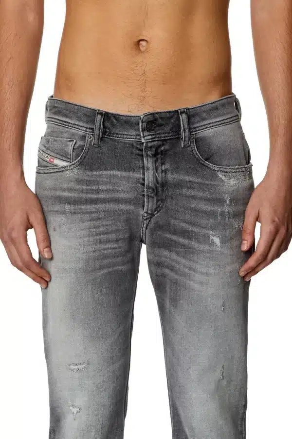 DIESEL SLEENKER 1979 JEANS - גינס דיזל סלינקר בצבע אפור
