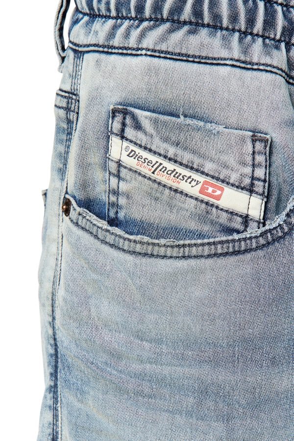 ⁦DIESEL D-STRUKT JOGG JEANS - מכנס ג׳וג דיזל כחול בהיר⁩ – תמונה ⁦3⁩