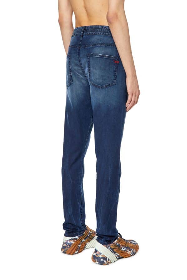 ⁦DIESEL D-STRUKT JOGG JEANS - מכנס ג׳וג דיזל כחול כהה⁩ – תמונה ⁦2⁩
