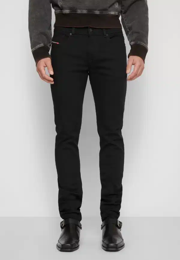 DIESEL SLEENKER 1979 JEANS - גינס דיזל בצבע שחור חלק