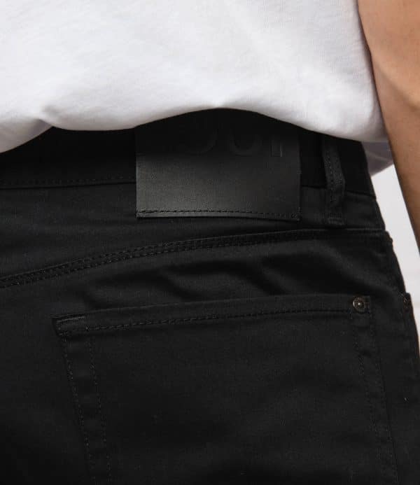 ⁦HUGO BOSS JEANS - BLACK מכנס הוגו בוס בצבע שחור חלק⁩ – תמונה ⁦3⁩
