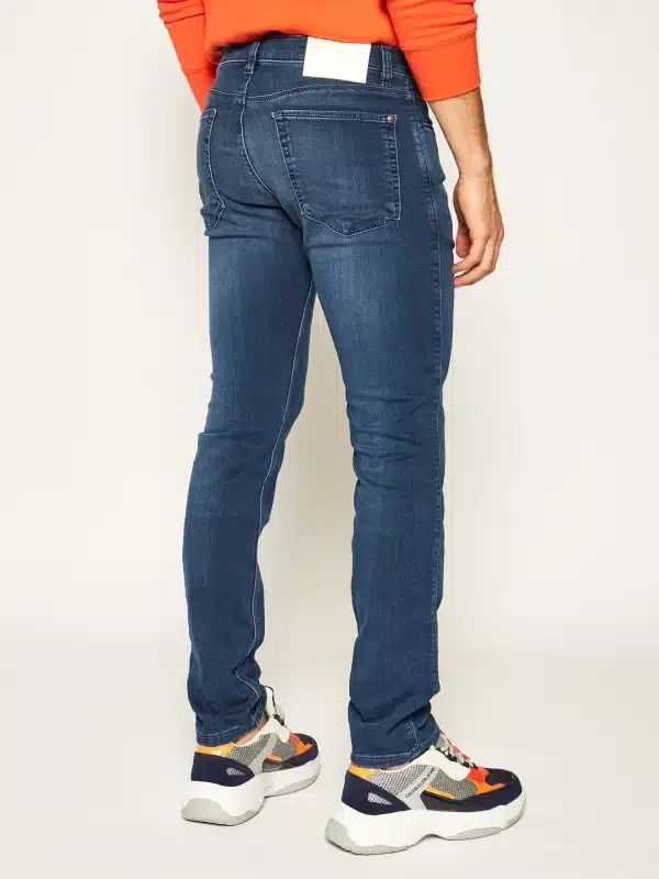 ⁦HUGO BOSS JEANS -  מכנס גינס הוגו בוס בצבע כחול משופשף עדין⁩ – תמונה ⁦3⁩