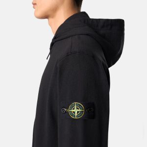 קפוצ׳ון רוכסן סטון איילנד STONE ISLAND עם פאטץ' לוגו | שחור | גברים