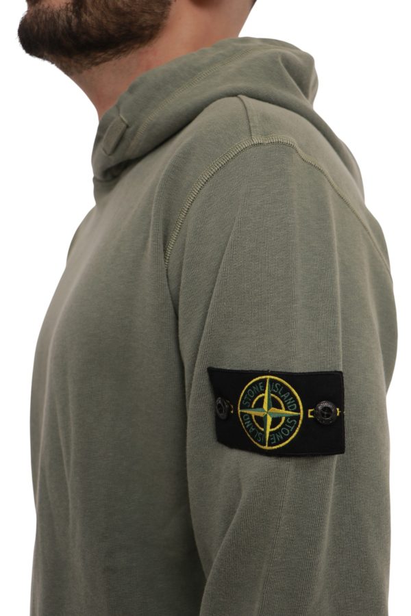 קפוצ׳ון סטון איילנד STONE ISLAND עם פאטץ' לוגו | ירוק | גברים - Image 2