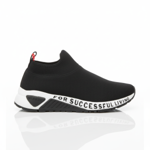 סניקרס דיזל סליפ-און שחורות עם כיתוב על הסוליה DIESEL