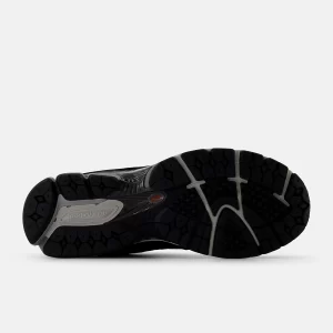 NEW BALANCE U2002 נעלי ריצה ניו בלאנס | שחור | יוניסקס