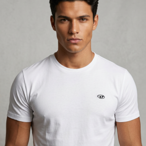 טישרט קצרה דיזל עם לוחית D מטאלית – לבן